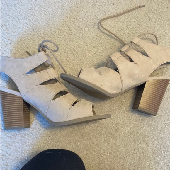 Taupe color side 9 wedge. Never worn!! - Picture 4 of 4